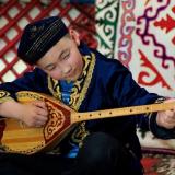 Загадка казахской души: Как появилась домбра и в чем секрет ее звучания